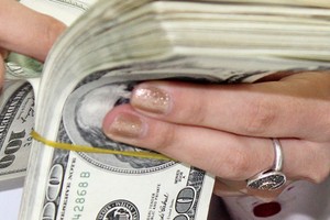 Bất thường ngoại tệ tự do: vàng là "tội phạm"?